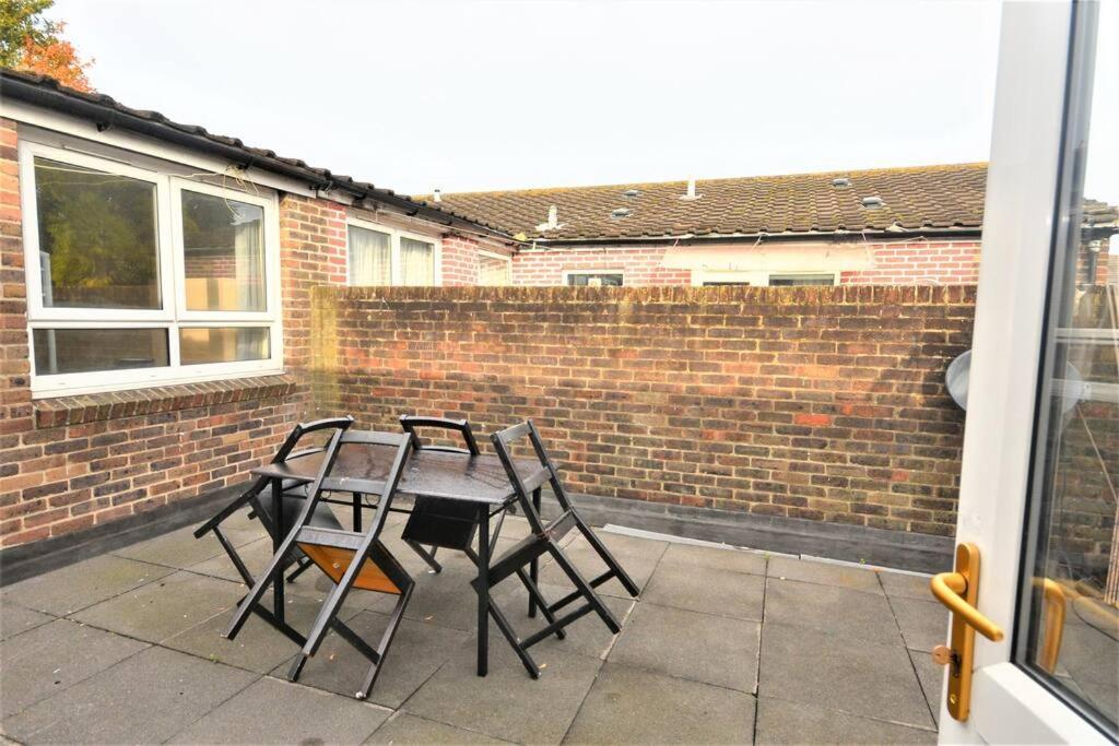 Spacious 2Bedroom Condo With Patio By Excel Centre London Exterior photo