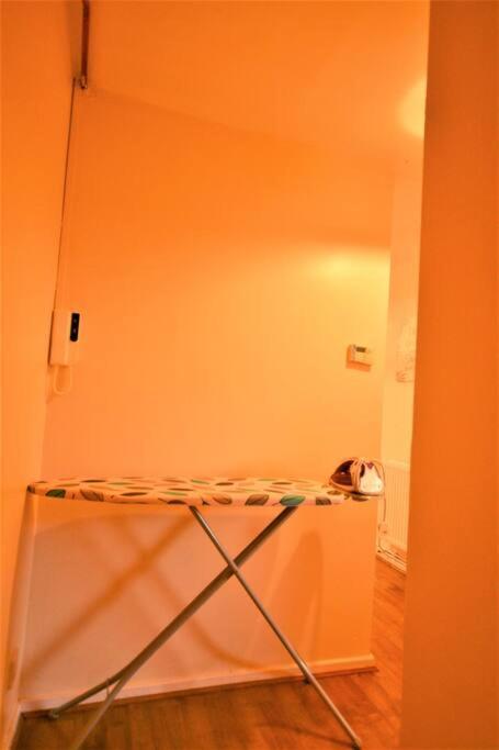 Spacious 2Bedroom Condo With Patio By Excel Centre London Exterior photo