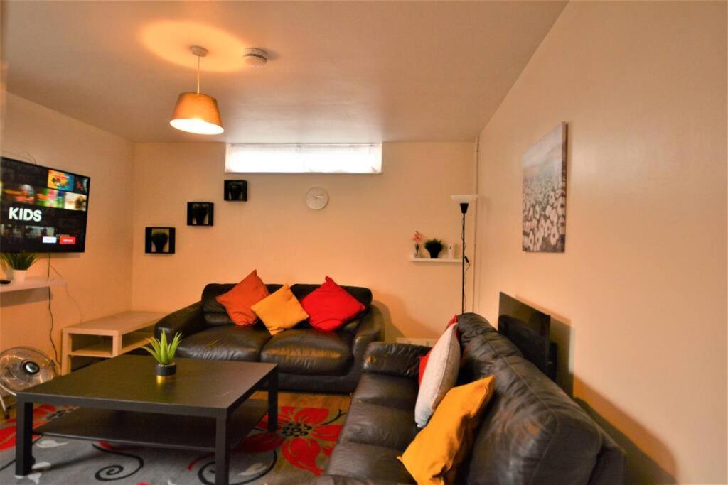 Spacious 2Bedroom Condo With Patio By Excel Centre London Exterior photo